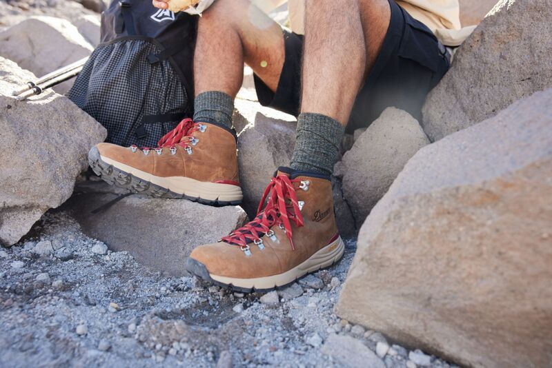 ダナー メンズ シューズ ブーツ・レインブーツ Danner Mens Mountain 600 GORETEX Hiking Boots Grizzly BrownRhodo Red レッド