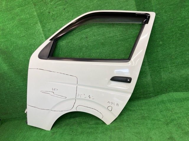 レジアスエース KDH206V 左フロントドア ロングDX 4WD 6人 1T アサヒ M2H3 67002-26281 058 レジアスエース トヨタ ロング 小型 Translation missing: DX 左