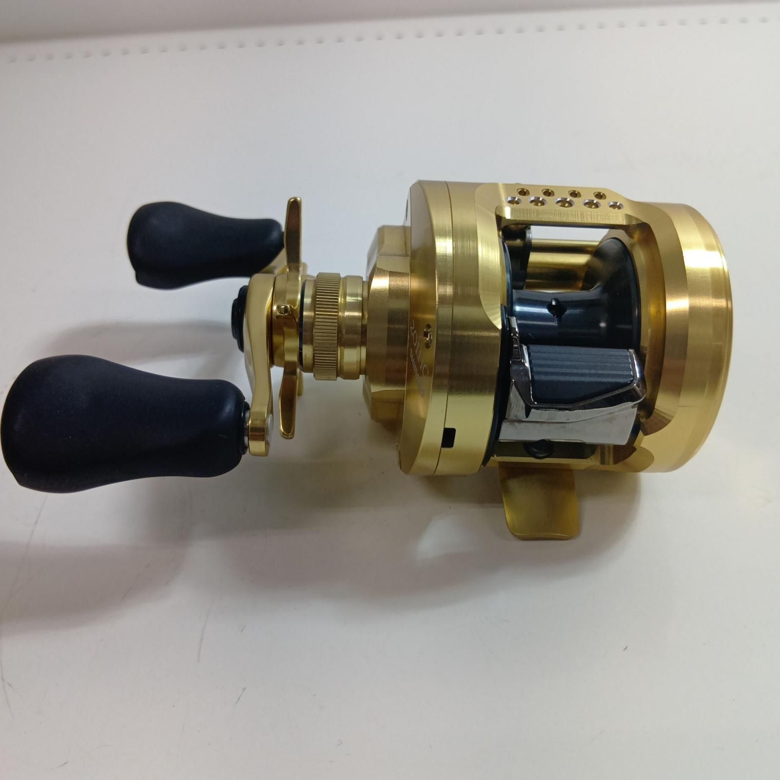 SHIMANO シマノ 042392 釣り用品 リール ベイトリール 21カルカッタ