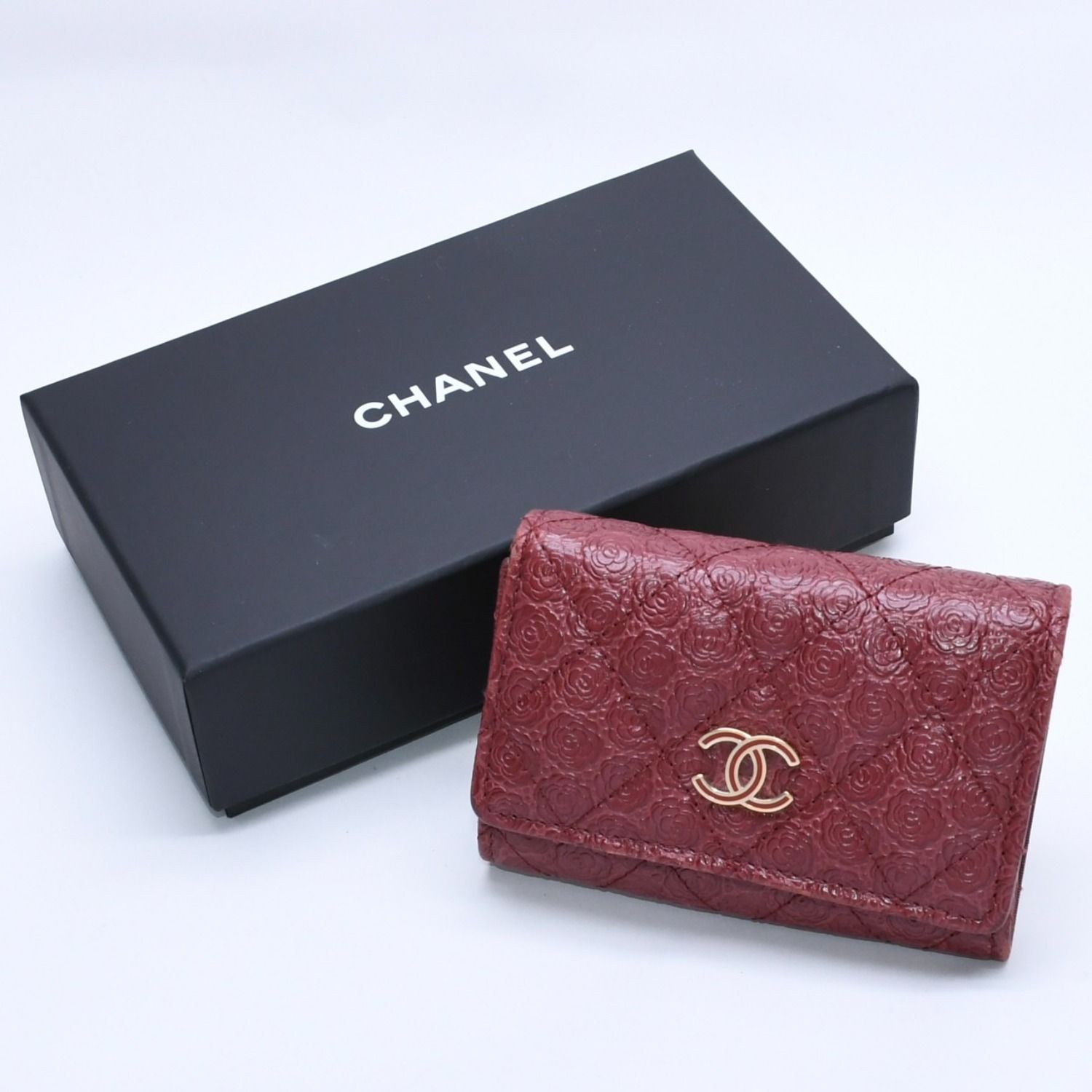 CHANEL シャネル カメリア型押し マトラッセ キーケース 26番台 カーフ
