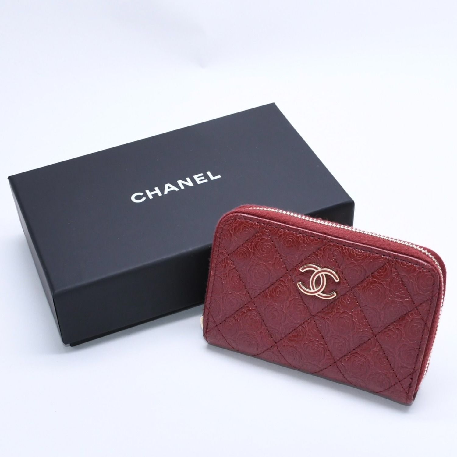 極美品 CHANEL シャネル カメリア型押し マトラッセ ラウンド 極美品 CHANEL シャネル カメリア型押し マトラッセ ラウンド