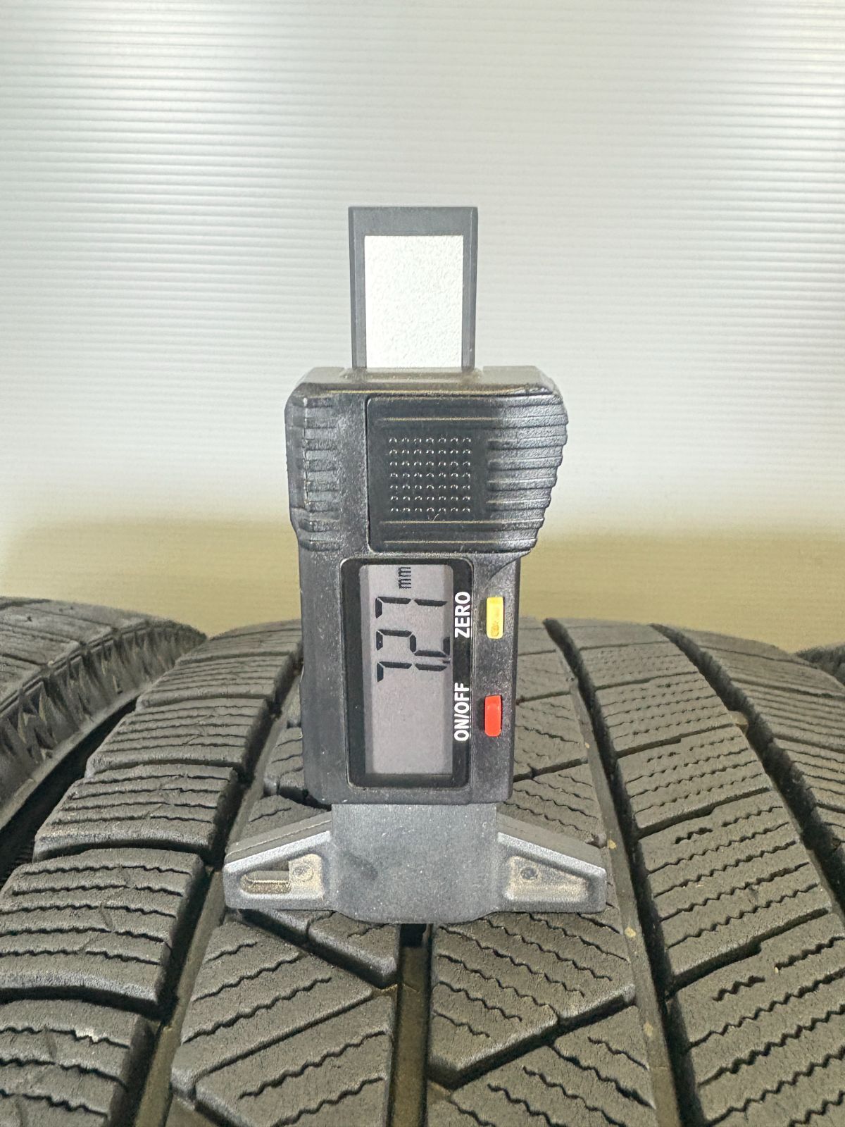送料無料☆205/60R16 ブリヂストン VRX3 2024年製 4本 冬 タイヤ 送料無料☆205/60R16 ブリヂストン VRX3 2024年製 4本 冬 タイヤ