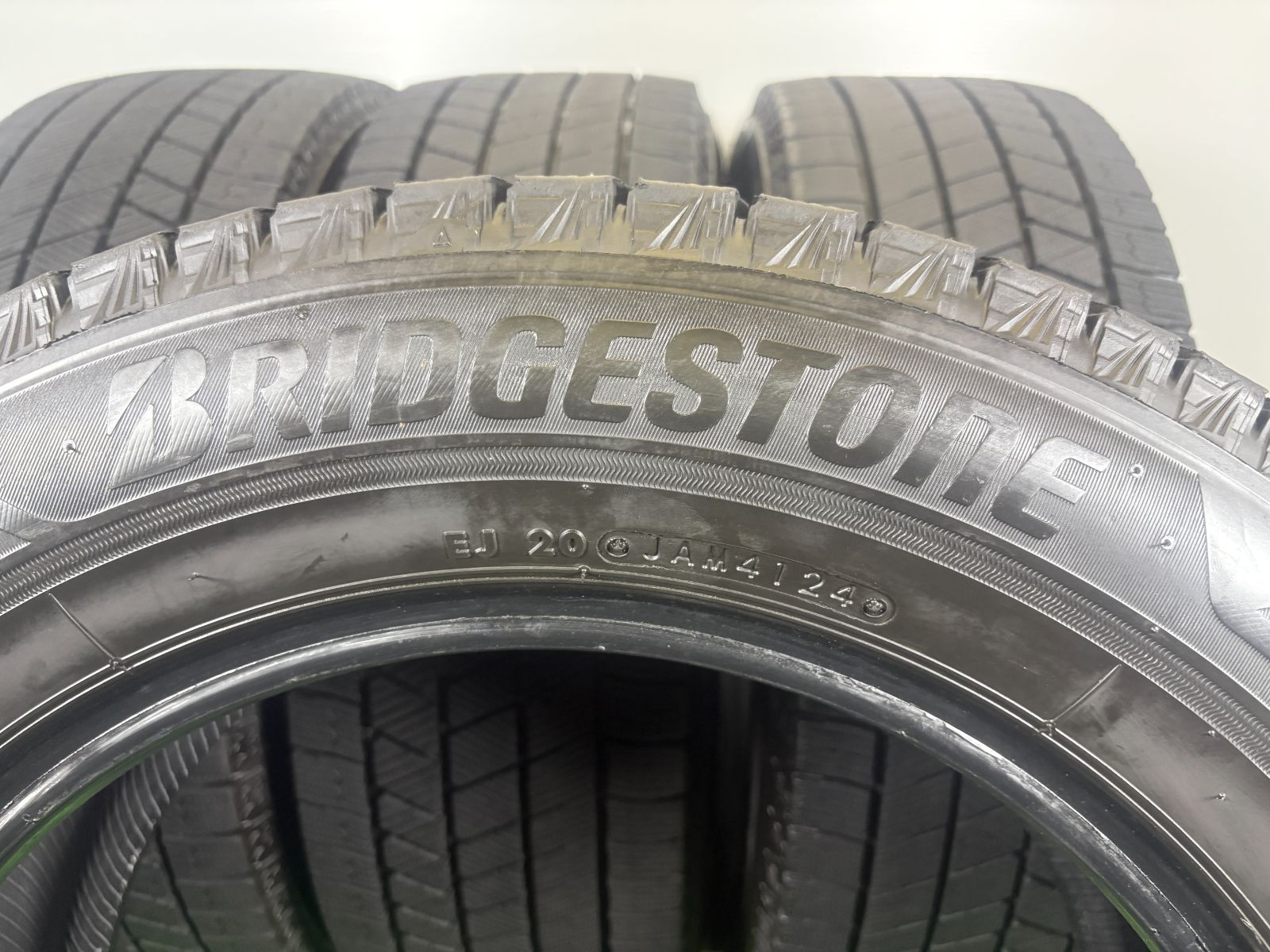 送料無料☆205/60R16 ブリヂストン VRX3 2024年製 4本 冬 タイヤ 