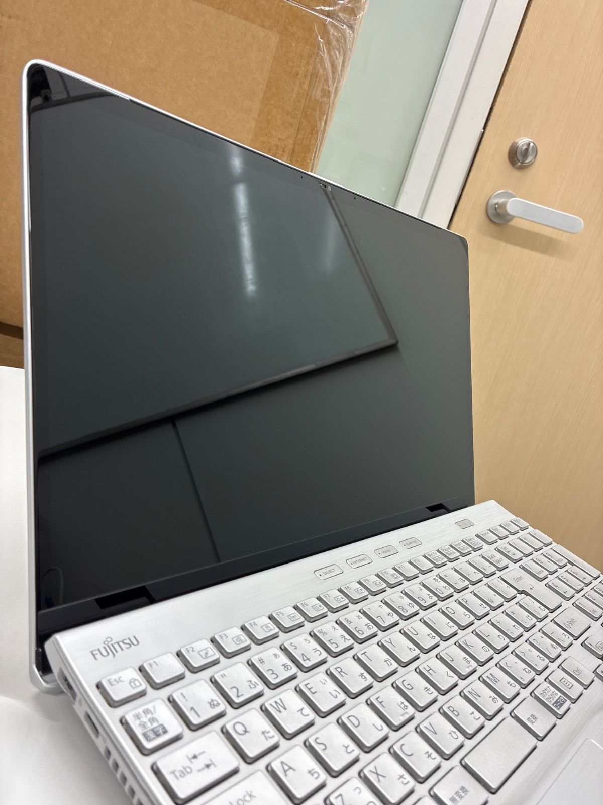 ジャンク 富士通 Windowsノート 全体的に状態悪い - メルカリ