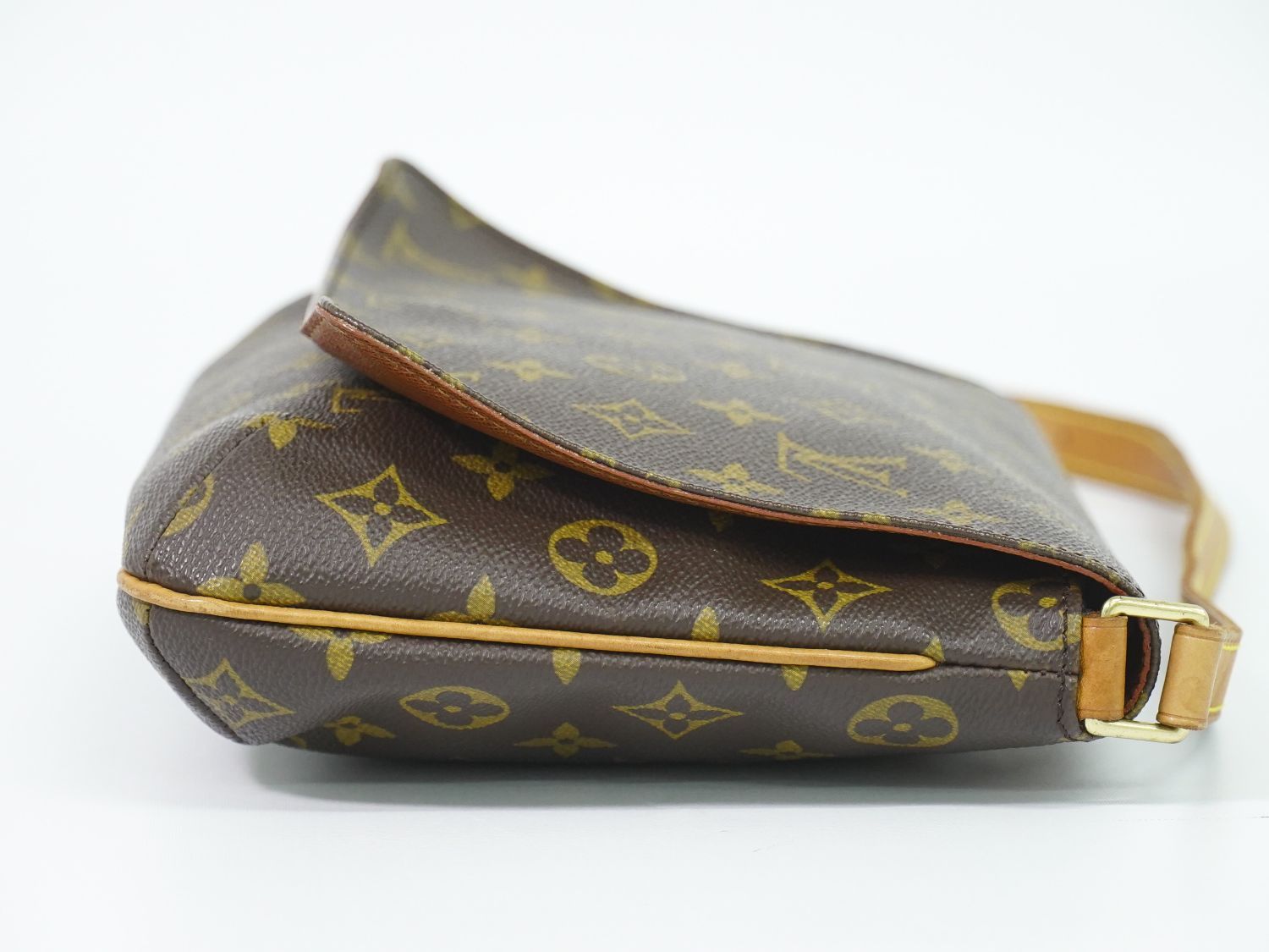 本物 ルイヴィトン LOUIS VUITTON LV ミュゼットタンゴ ショート