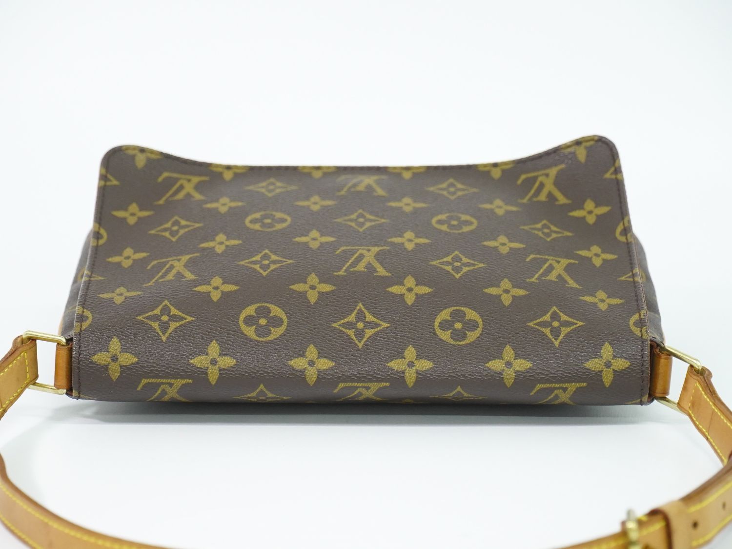 本物 ルイヴィトン LOUIS VUITTON LV ミュゼットタンゴ ショート