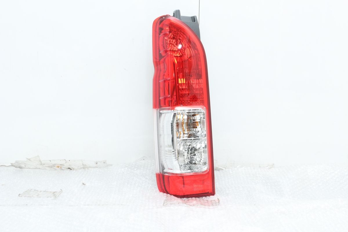と*も様 新車外し/ハイエース 純正テールランプ 左右セット koito 26- 新車外し品】トヨタ 200 ハイエース 純正 LED テールライト 左右セット