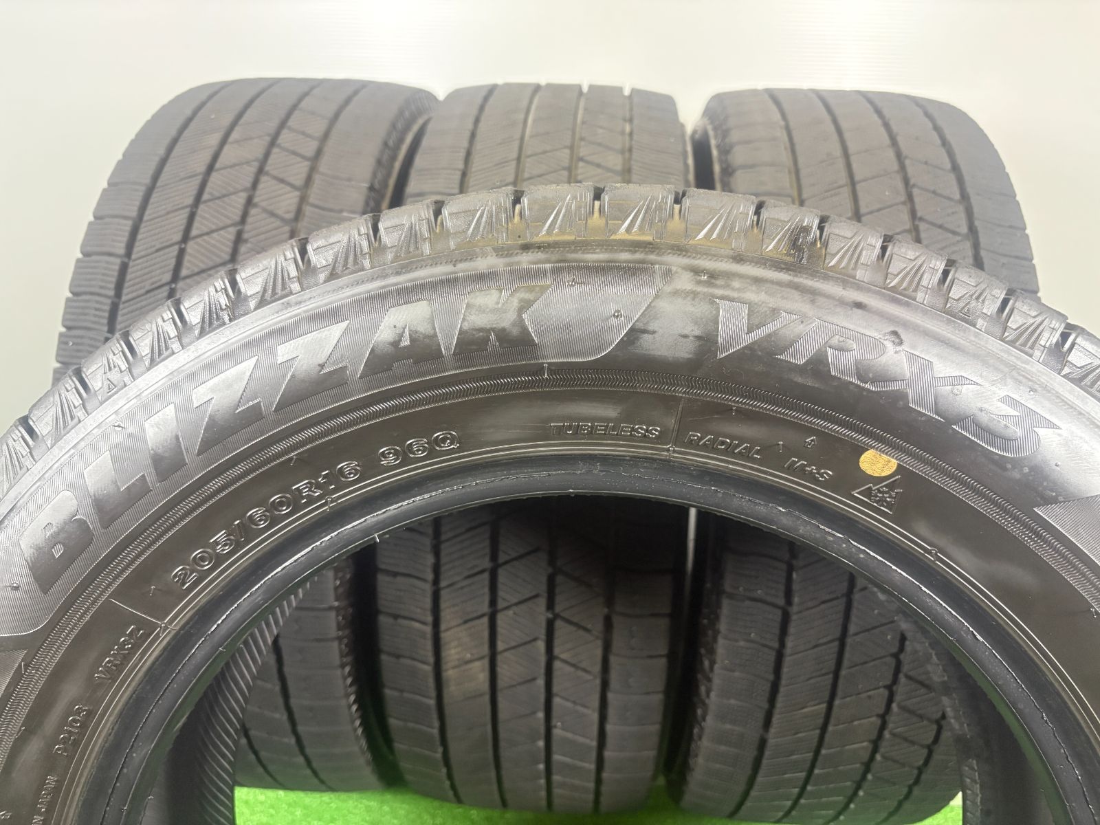 送料無料☆205/60R16 ブリヂストン VRX3 2024年製 4本 冬 タイヤ