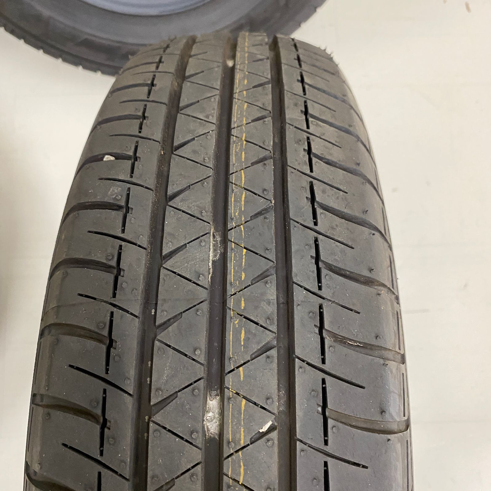 日産キャラバン純正スチールホイール 15インチ 5.5J 6H PCD139.7 +