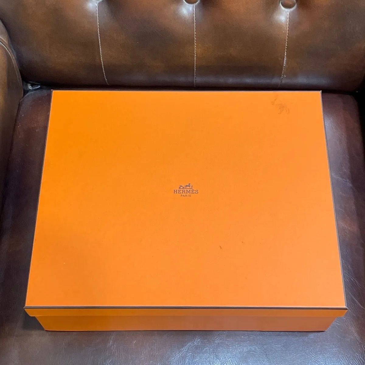 No.3 HERMES エルメス　空箱　薄紙付　縦28.5㎝　横35.5㎝　高さ11㎝　保管用　収納用　ギフトBOX オレンジ　080