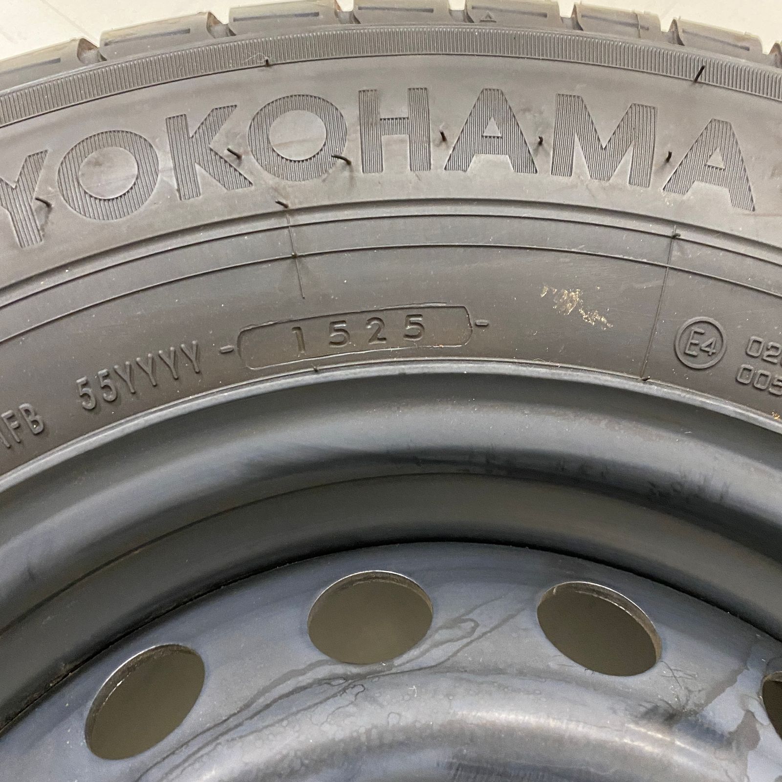 日産 NV350キャラバン 純正スチール YOKOHAMA BluEarth-Van RY55 195
