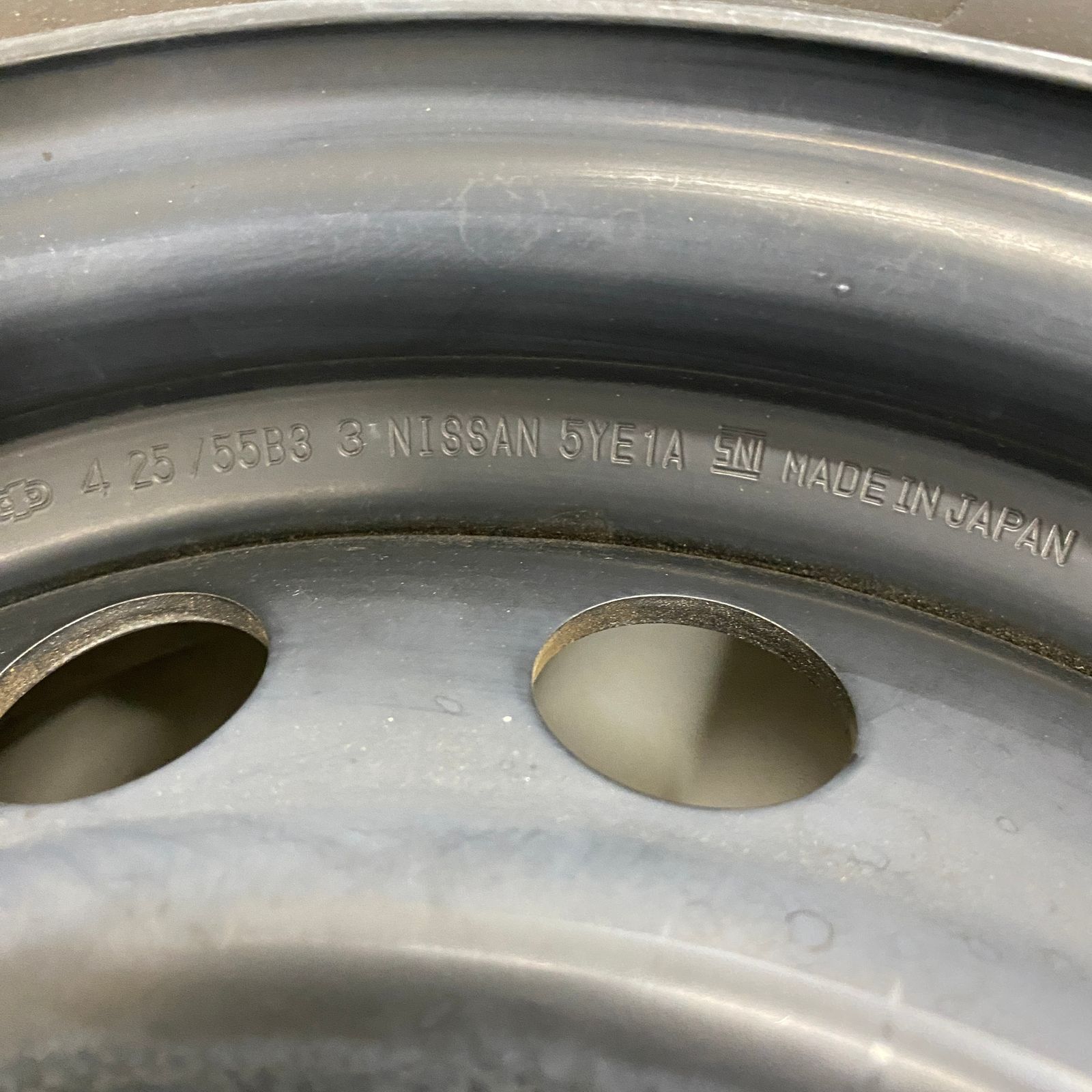 日産 NV350キャラバン 純正スチール YOKOHAMA BluEarth-Van RY55 195