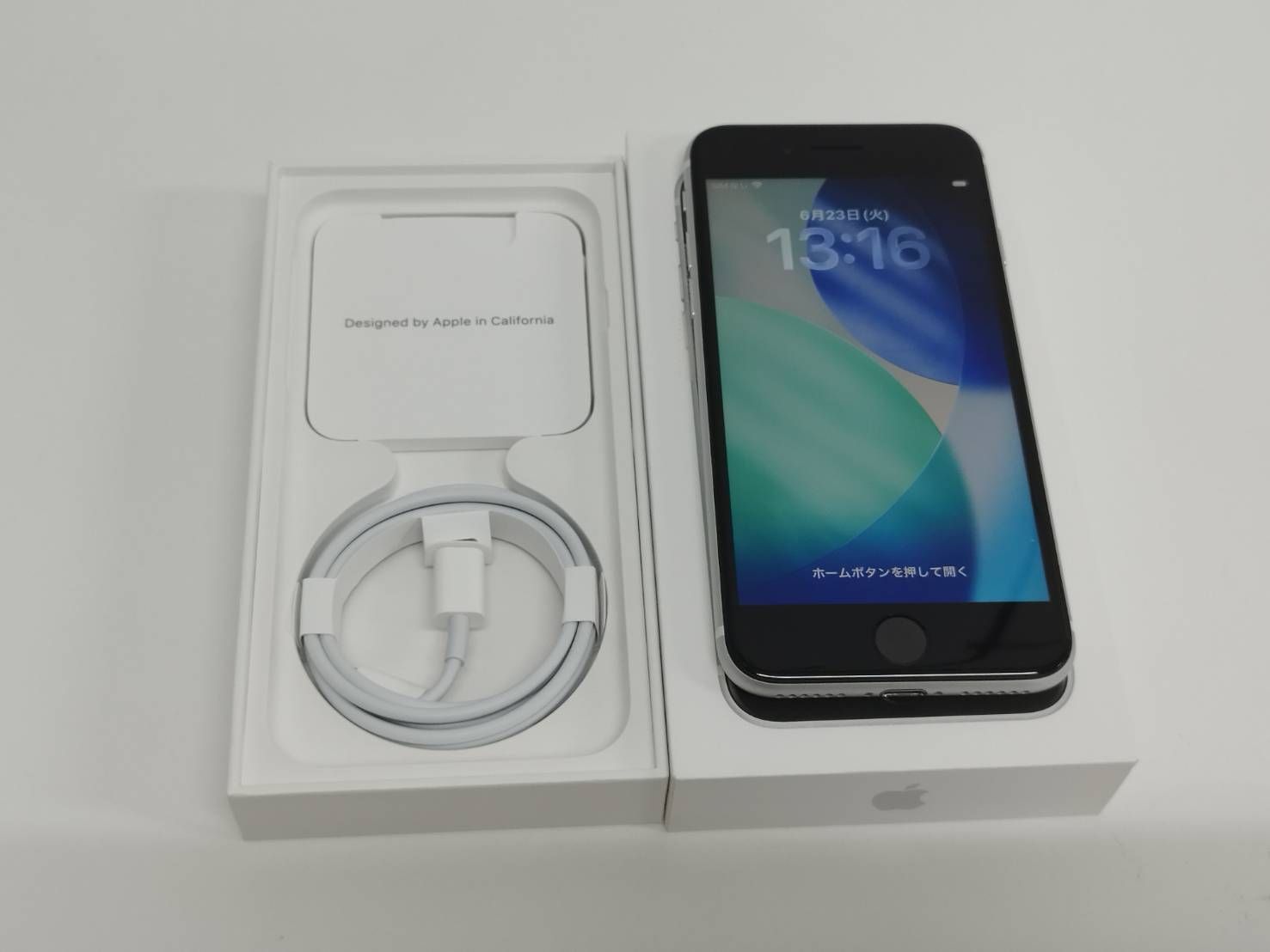 iPhone SE 第2世代 64GB ホワイト SIMフリー 中古 - メルカリ