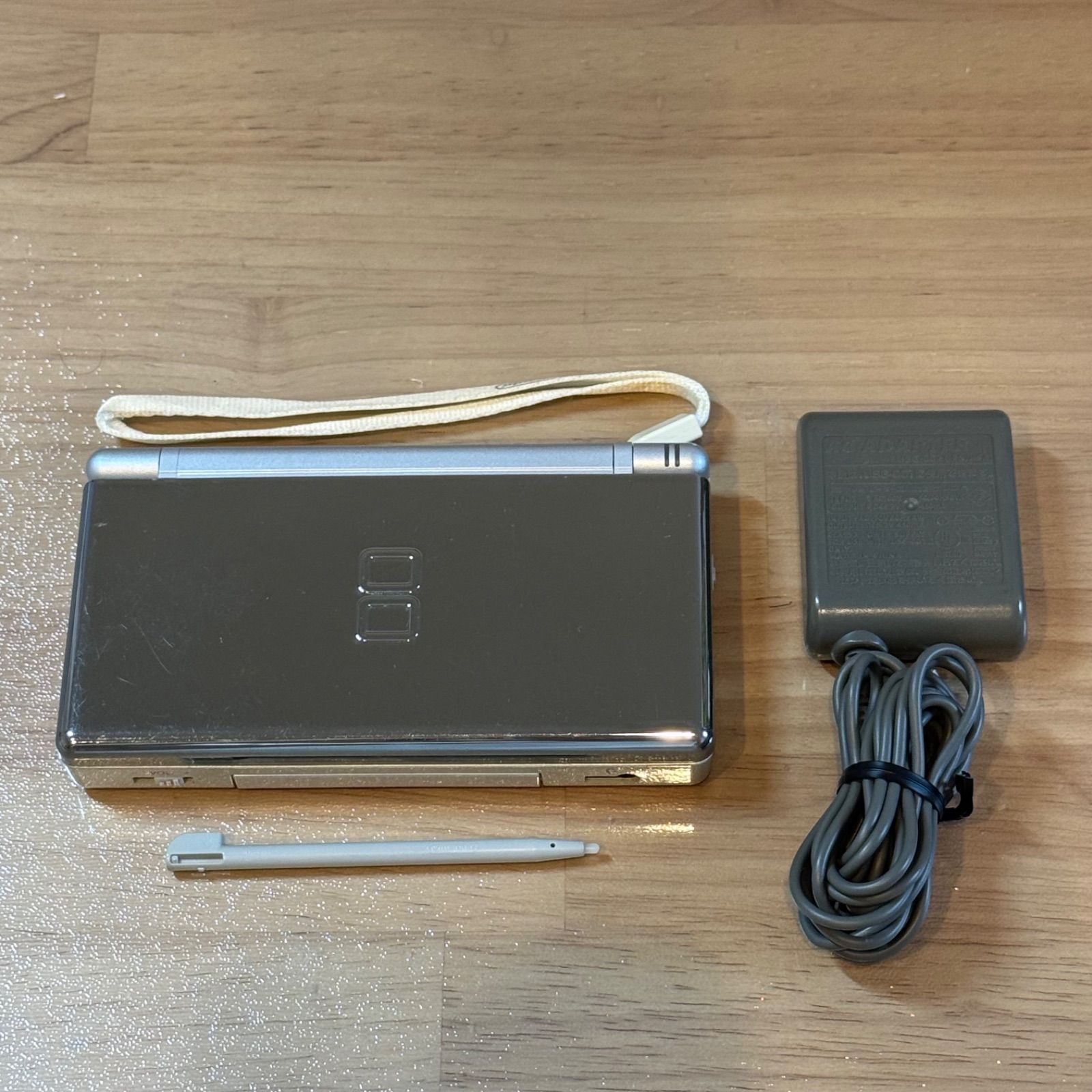 6-125【非売品レア】ニンテンドーDS LITE プレミアムシルバー