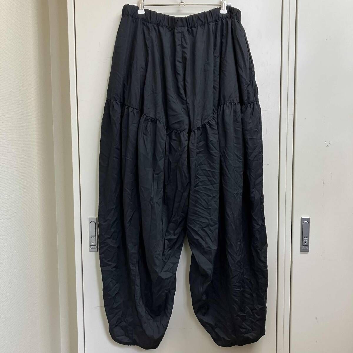 26SS BLACK COMME des GARCONS 製品染めギャザーワイドパンツ 1Q-P010