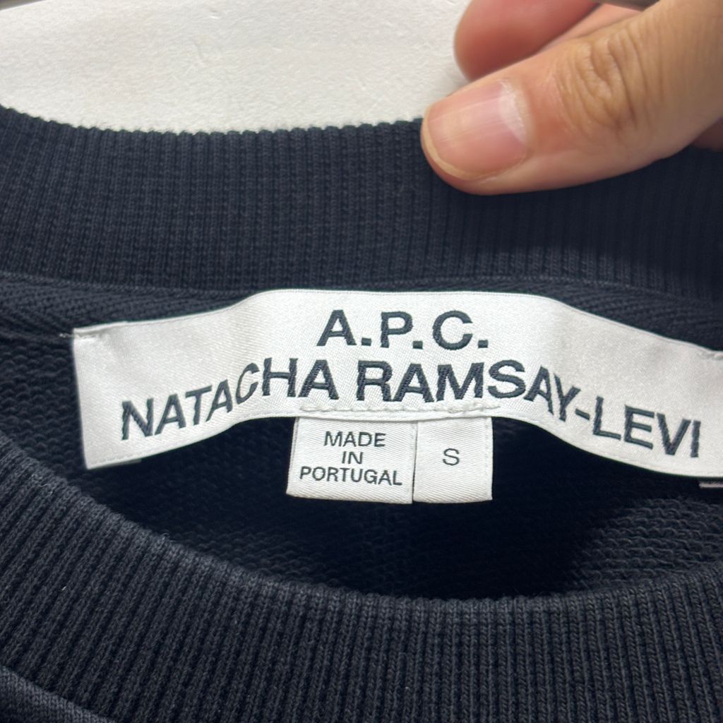 A.P.C. × NATACHA RAMSAY LEVI アーペーセー×ナターシャラムゼイレヴィ Sweat Shirt スウェット 24E2-C0GYL-H27894 ブラック size:S【中目黒B06】｜トレーナー・スウェット