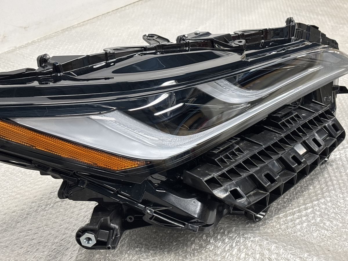新車外し】トヨタ 80 ハリアー 純正 LED ヘッドライト 右側 運転席側