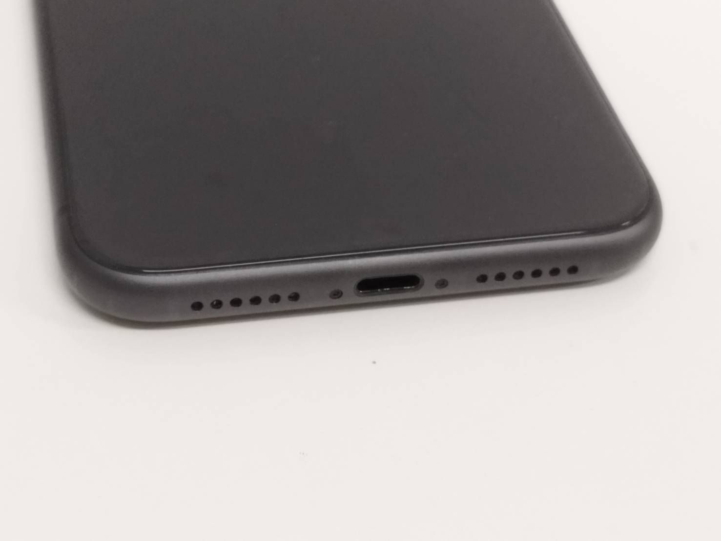 SIMフリー】iPhone 11 64GB ブラック バッテリー100％ - メルカリ
