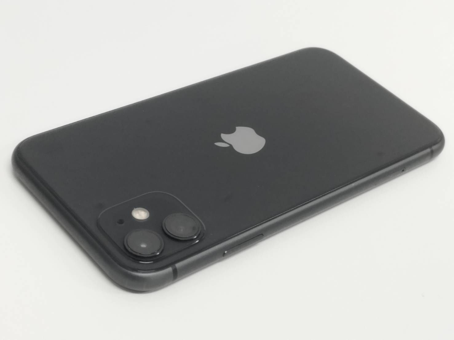 SIMフリー】iPhone 11 64GB ブラック バッテリー100％ - メルカリ