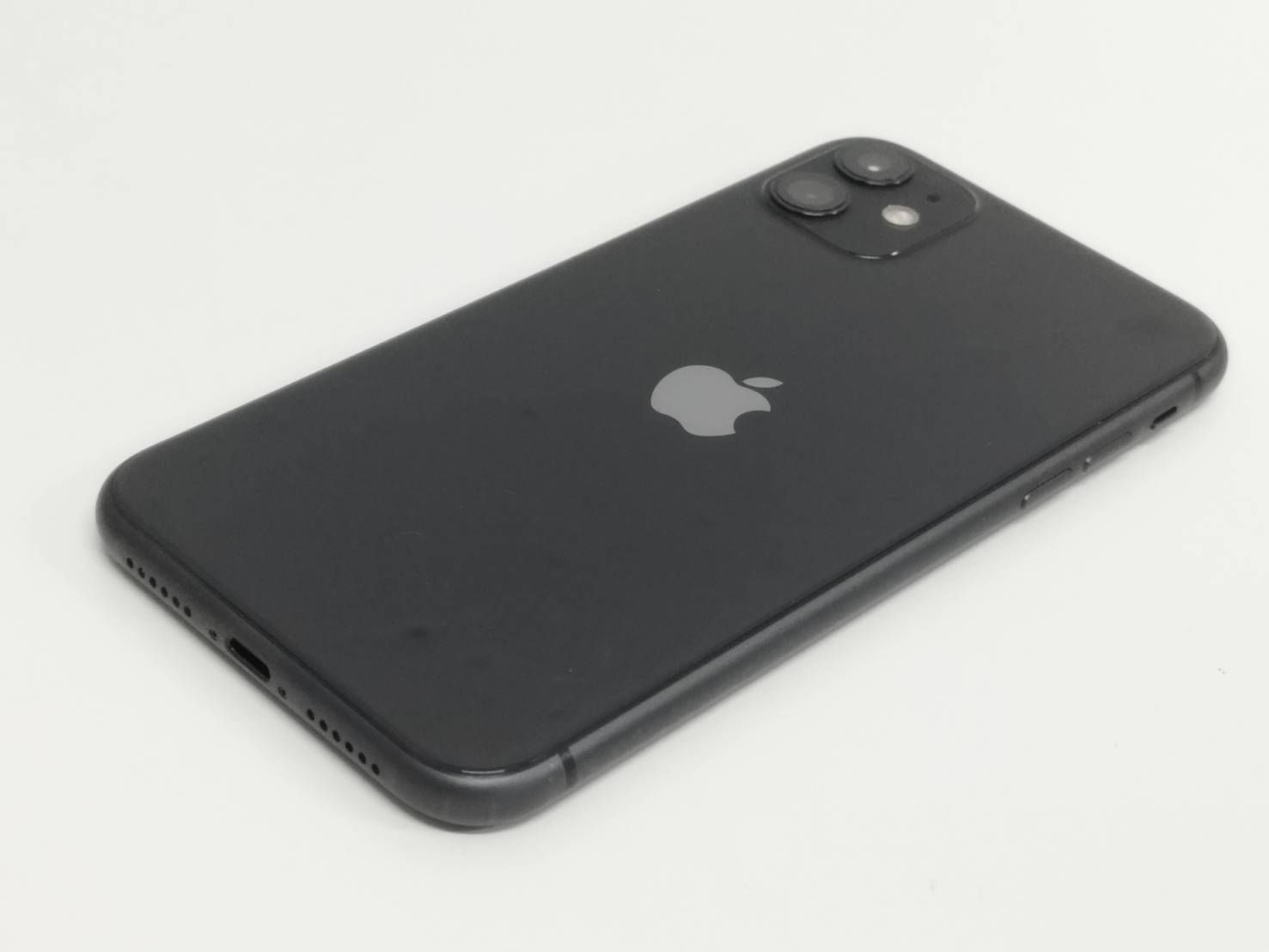 SIMフリー】iPhone 11 64GB ブラック バッテリー100％ - メルカリ