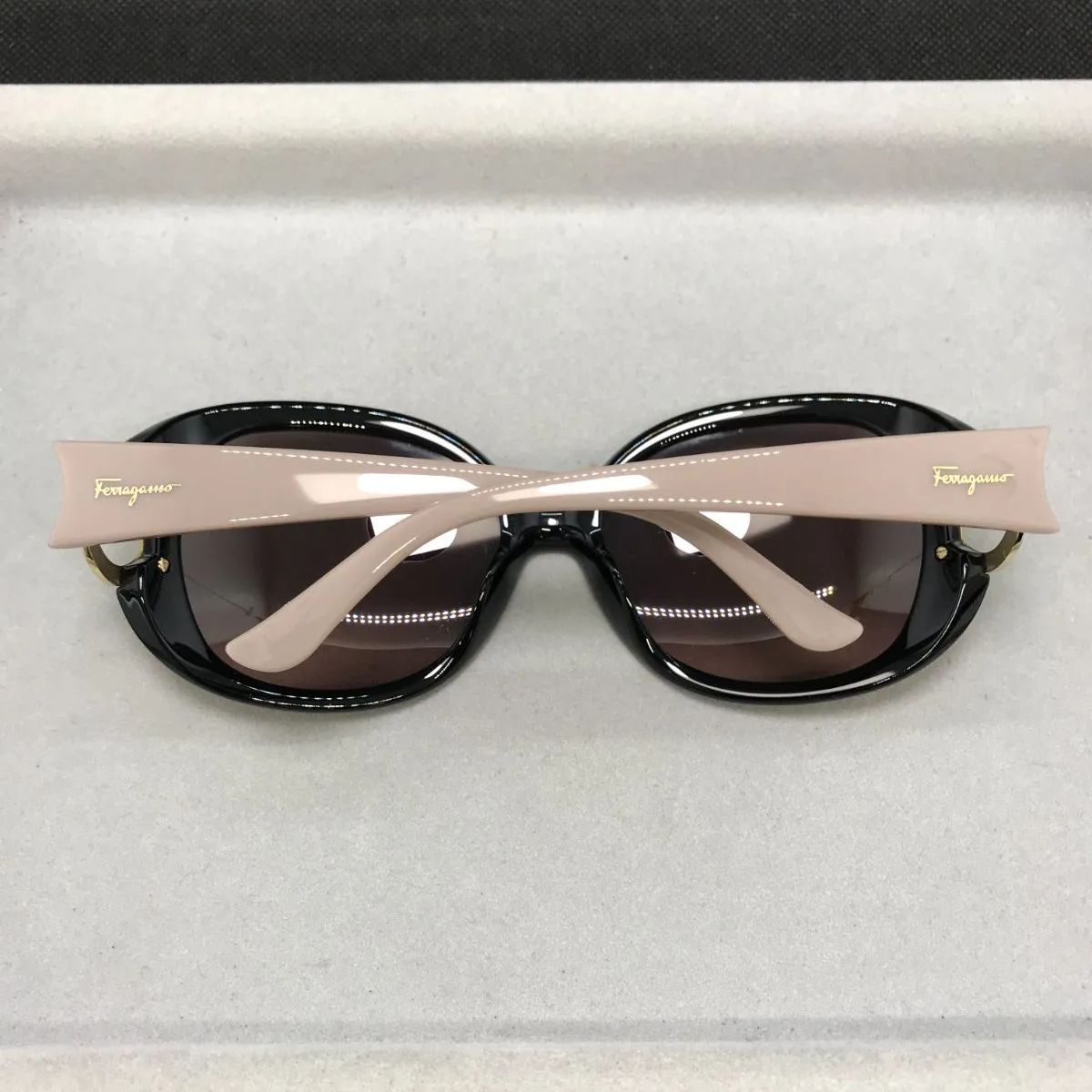美品】Salvatore Ferragamo フェラガモ サングラス SF668S 001