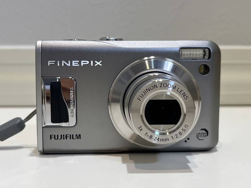 FUJIFILM FinePix F31fd コンパクトデジタルカメラ デジカメ シルバー