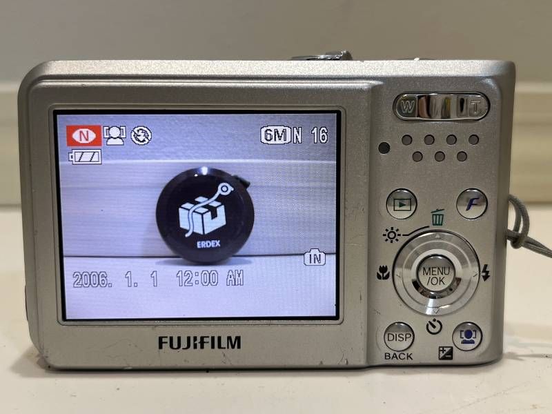 FUJIFILM FinePix F31fd コンパクトデジタルカメラ デジカメ シルバー
