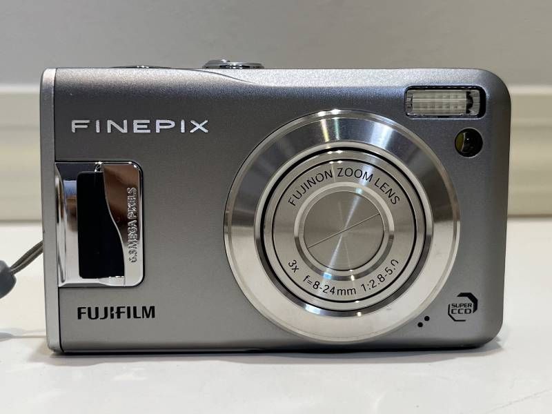 FUJIFILM FinePix F31fd コンパクトデジタルカメラ デジカメ シルバー