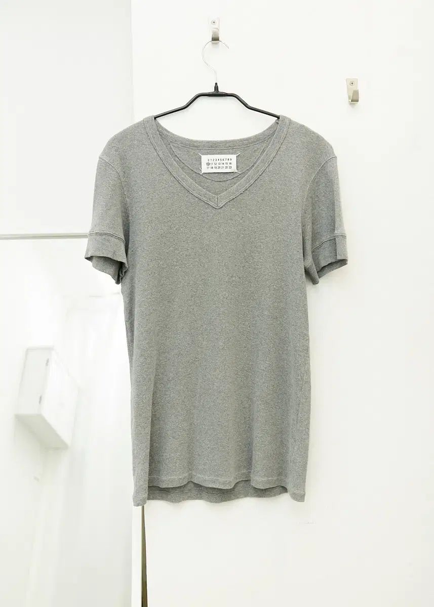 メゾン マルジェラ 10番 ゴージ Vネック Tシャツ