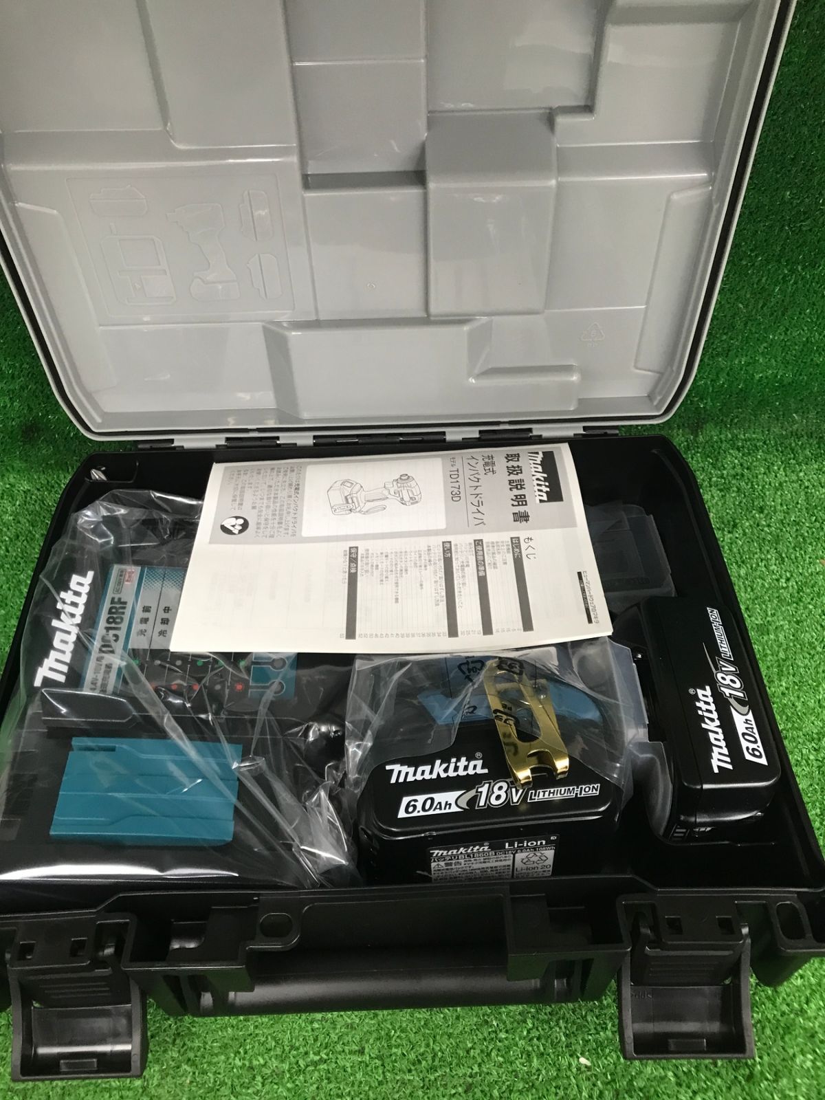 【未使用品】【0906】★makita(マキタ) 18v充電式インパクトドライバ LXT20周年モデル プレミアムブルー(フルセット) TD173DGXPB ITE3ZZUC0ICQ