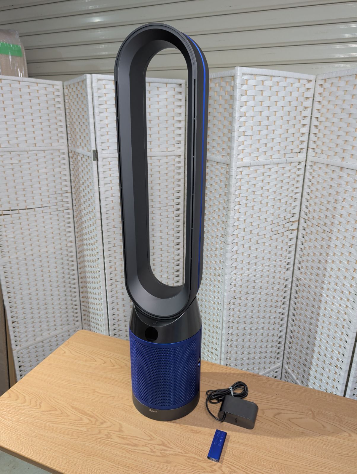 Dyson 空気清浄機能付きタワーファン Pure Cool TP04 - メルカリ