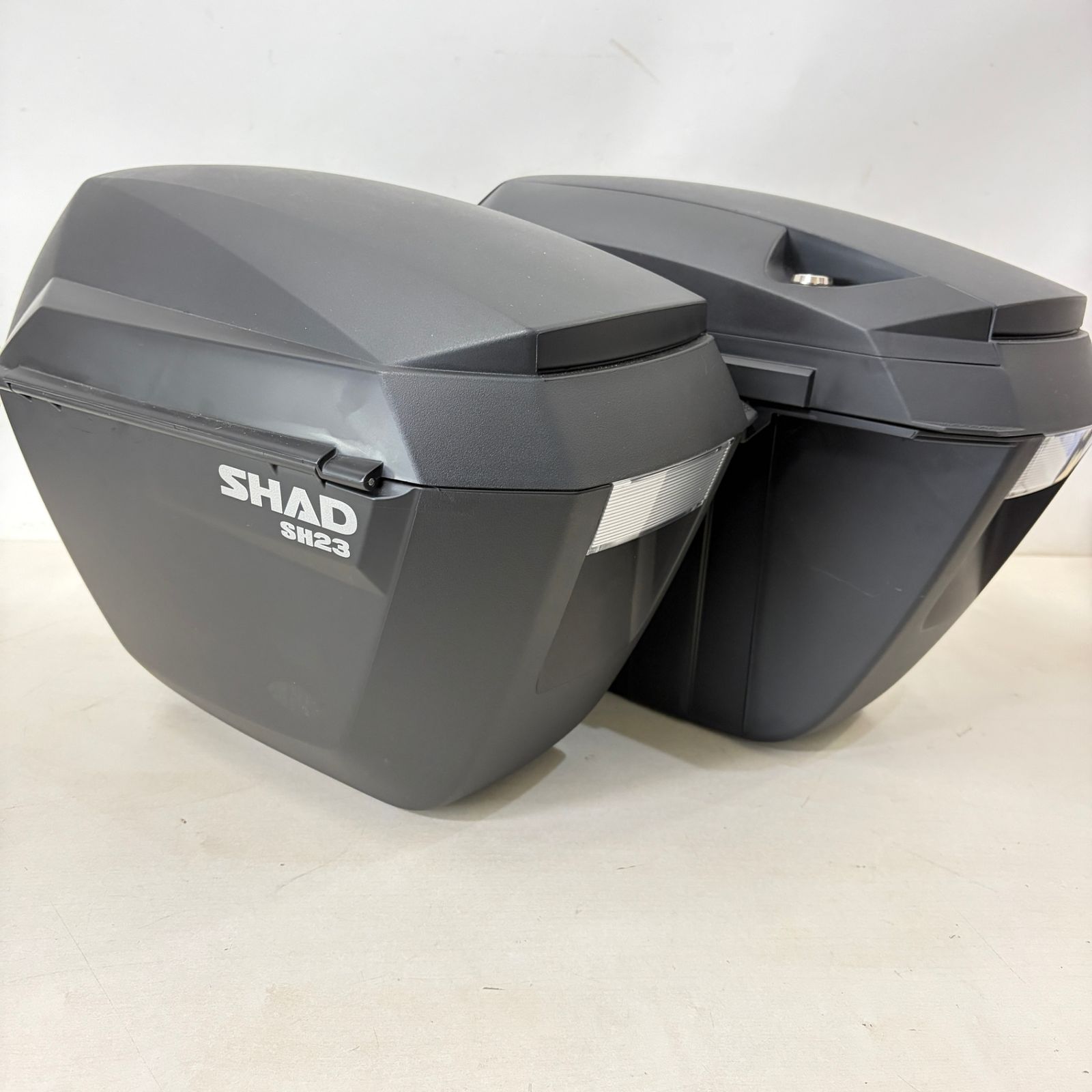 【美品】 SHAD（シャッド）サイドケース SH23 左右セット 外箱・鍵2本・予備キーシリンダー バイク用 パニアケース