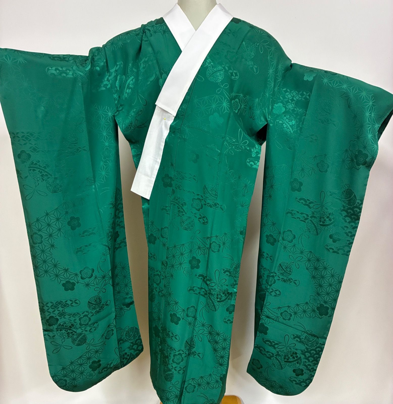 振袖　長襦袢　鈴や花