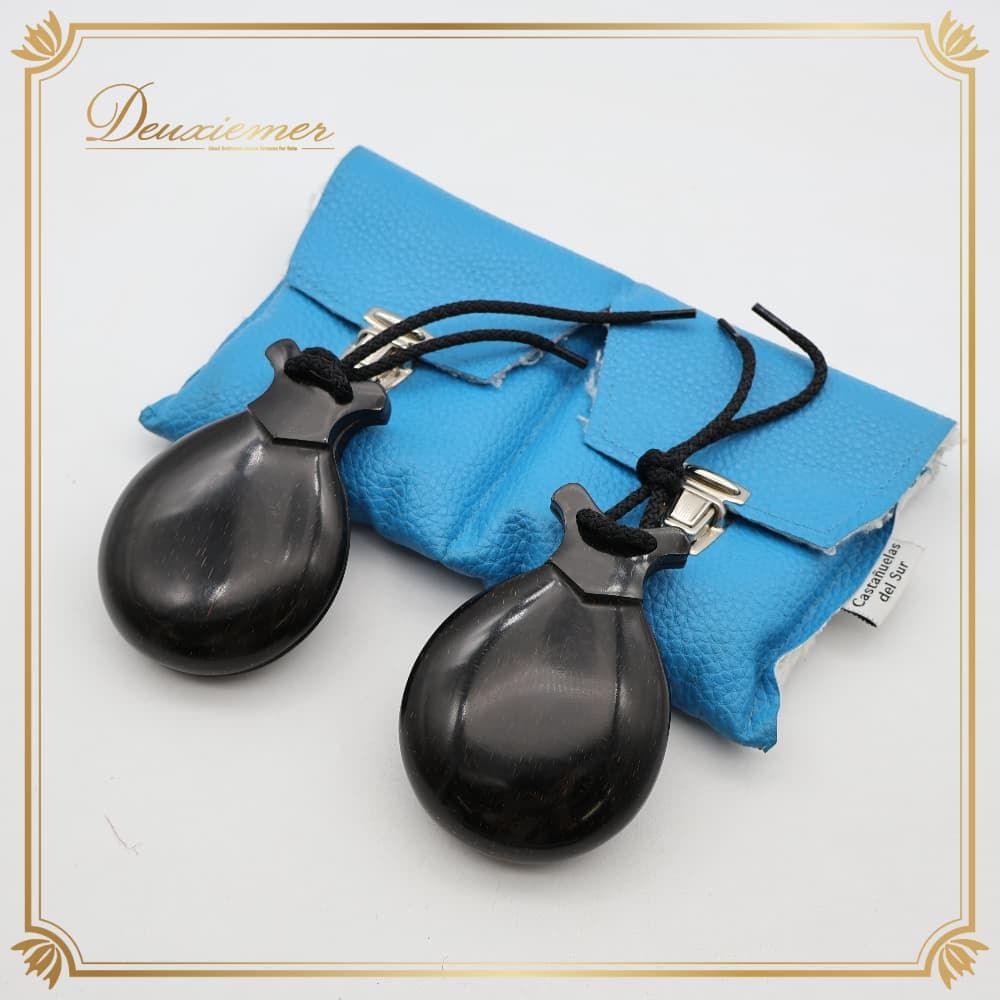 フラメンコ 小物 パリージョ カスタネット CASTANUELAS DEL SUR 楽器 小道具 ペア 両手 模様 黒 水色 白 ケース ケース付き 練習 レッスン ステージ イベント 艶 光沢 パフォーマンス 柄 おしゃれ ブルー系 ホワイト系