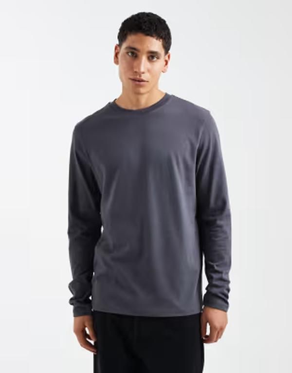 エイソス メンズ トップス Tシャツ クルーネック ASOS DESIGN essentials crew neck long sleeve Tshirt in charcoal Asphalt チャ