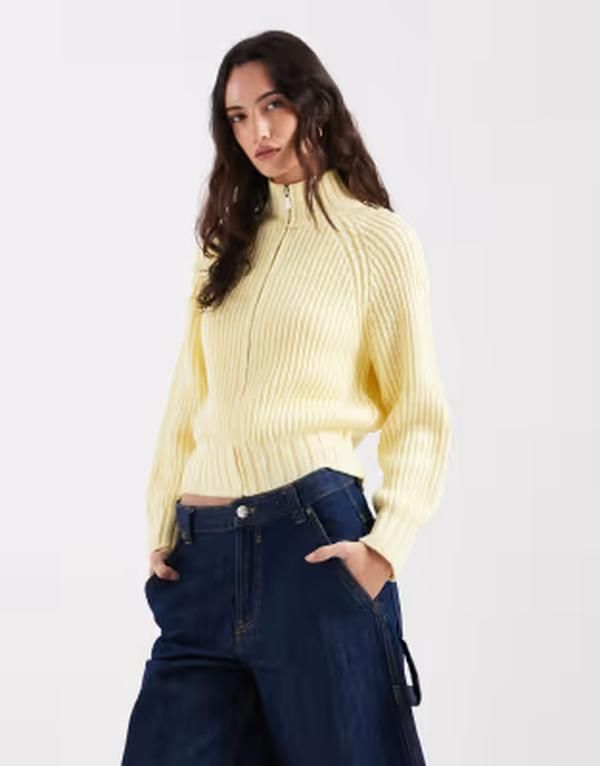 コルージョン レディース アウター カーディガン スタンドネック ニット COLLUSION knit shrunken funnel neck zip up cardigan in yellow イ
