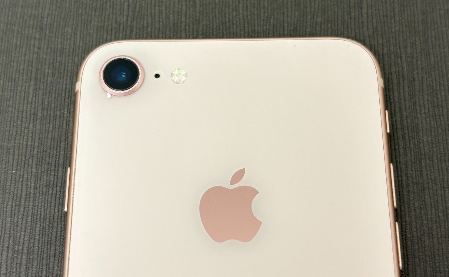 ジャンク】iPhone8 64GB ゴールド docomo -AT27- - メルカリ