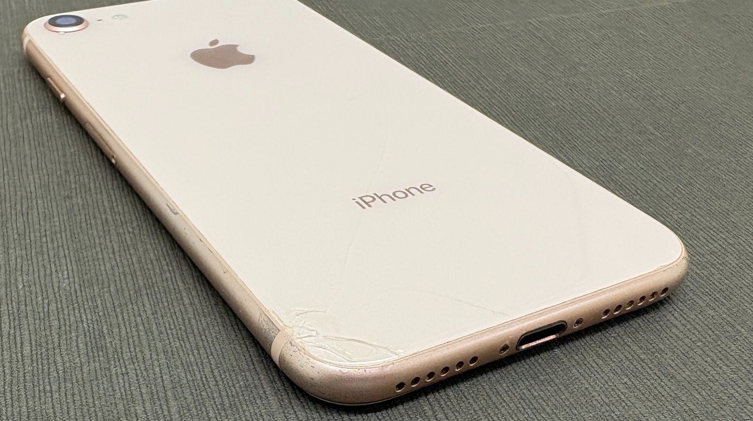 【詳細は商品の説明を参照】iPhone8 ゴールド　64GB 本体のみ付属品無し ジャンク】iPhone8 64GB ゴールド docomo -AT27- - メルカリ