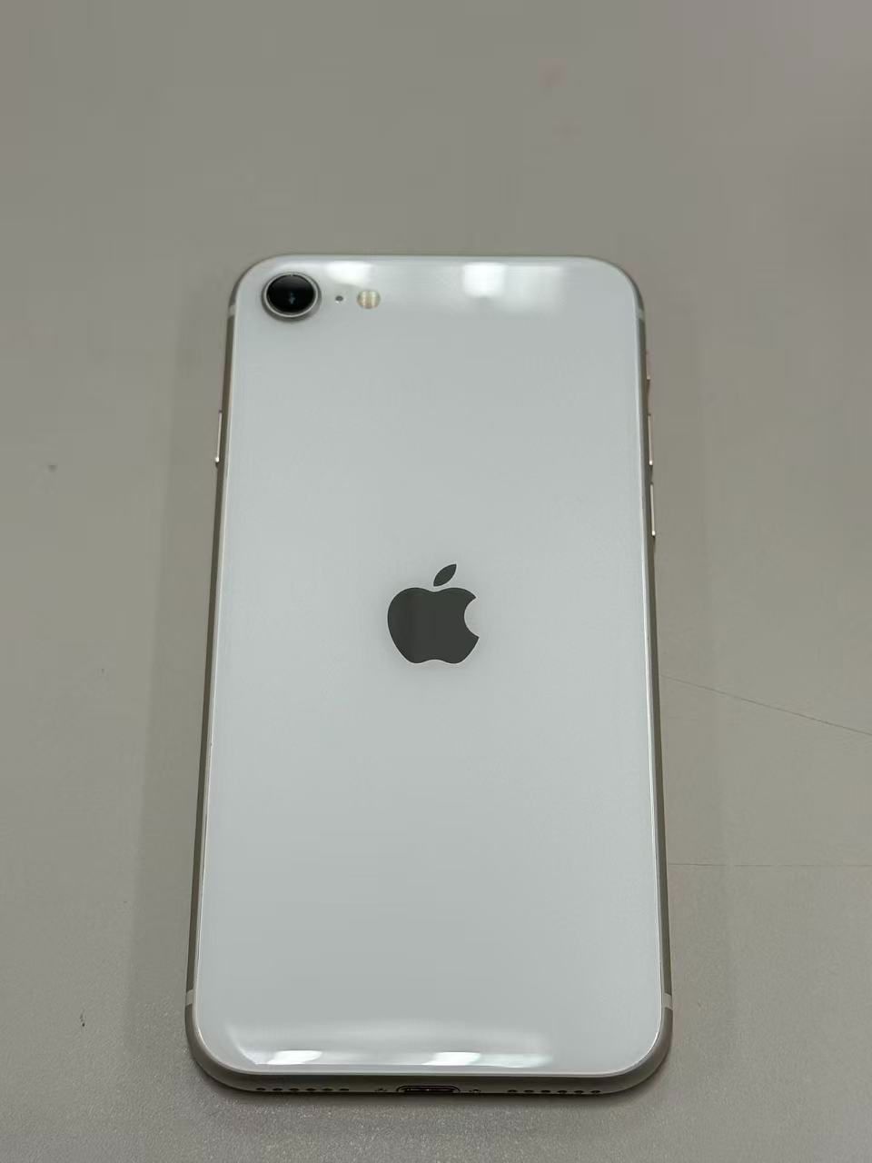 iPhone SE3 64GB 白 SIMフリー 極美品(電池94%) - メルカリ