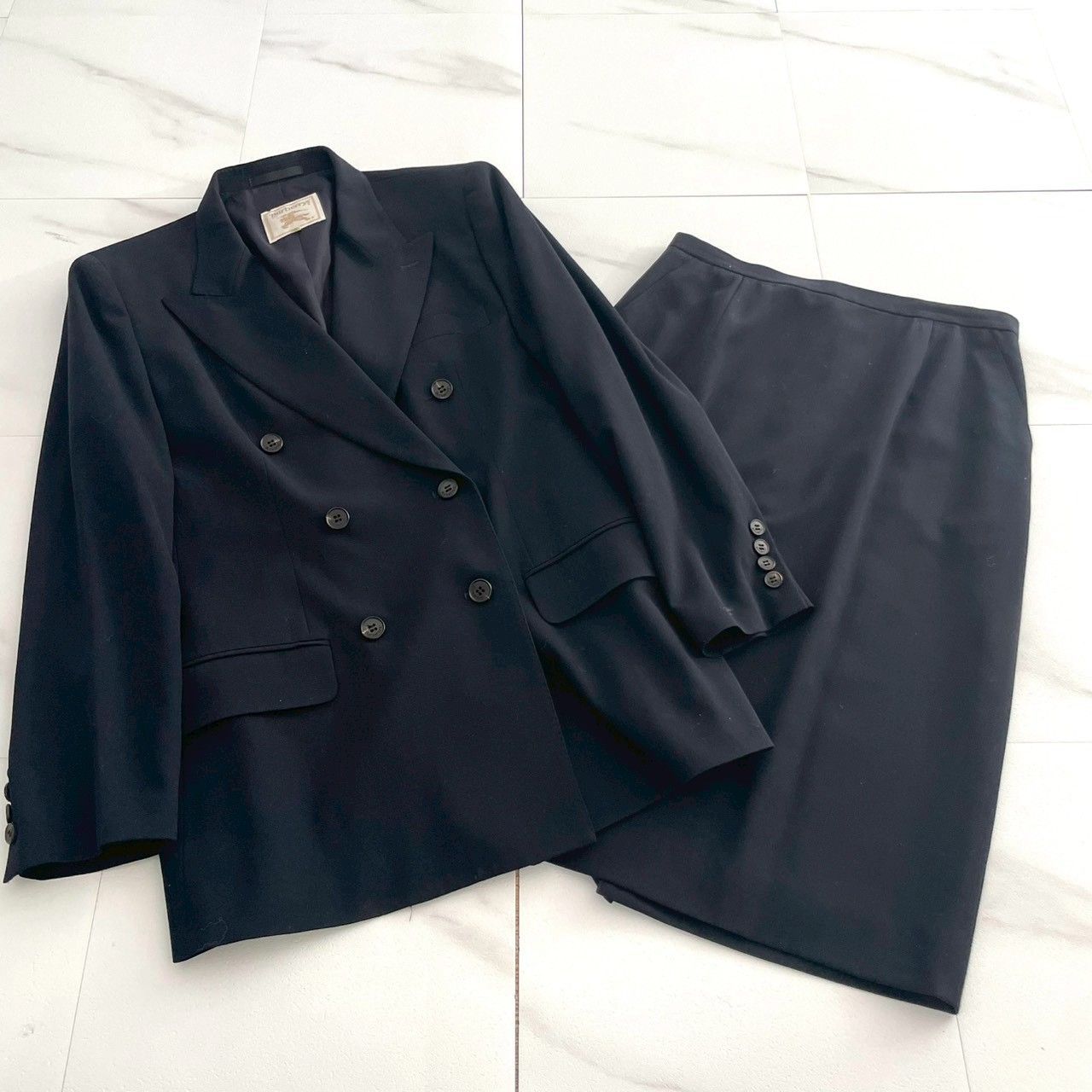 人気✨BURBERRY　バーバリー スカートセットアップ　ダブルテーラードジャケット 膝丈 大きいサイズ 42 ビジネス オフィス 通勤 フォーマル ブラック 黒 三陽商会 ヴィンテージ ビンテージ