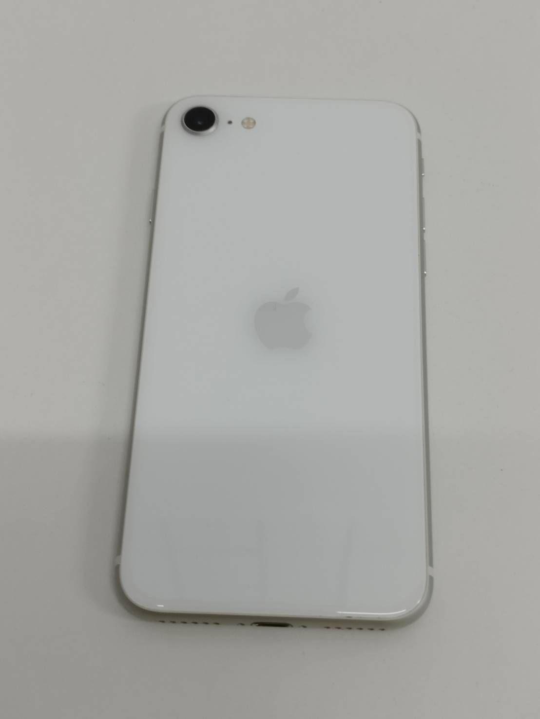 iPhone SE 2 128GB ホワイト SIMロックあり - メルカリ