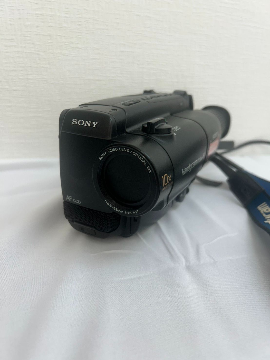 R【通電確認済】SONY CCD-TR250 Handycam Video8 AC-S15付 ケース