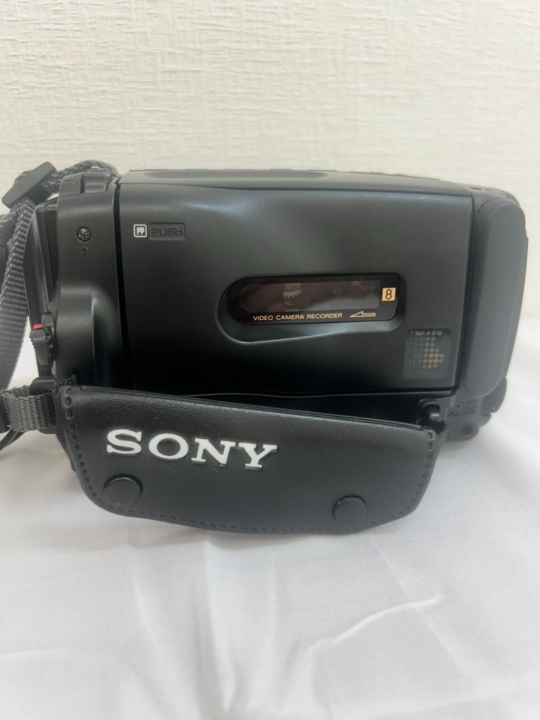 R【通電確認済】SONY CCD-TR250 Handycam Video8 AC-S15付 ケース
