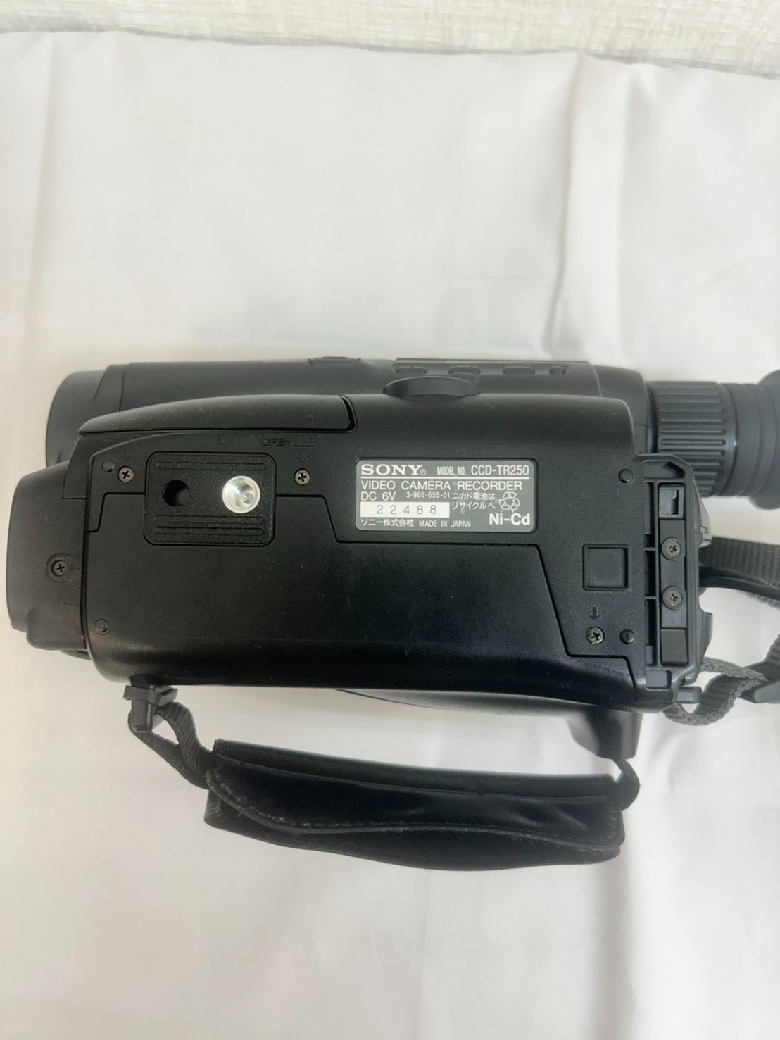 R【通電確認済】SONY CCD-TR250 Handycam Video8 AC-S15付 ケース