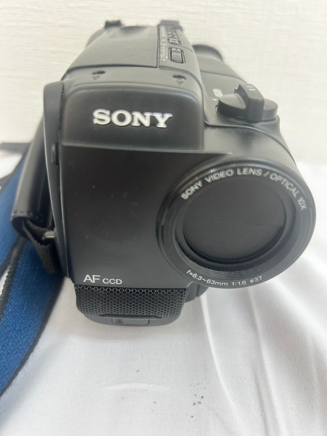 R【通電確認済】SONY CCD-TR250 Handycam Video8 AC-S15付 ケース