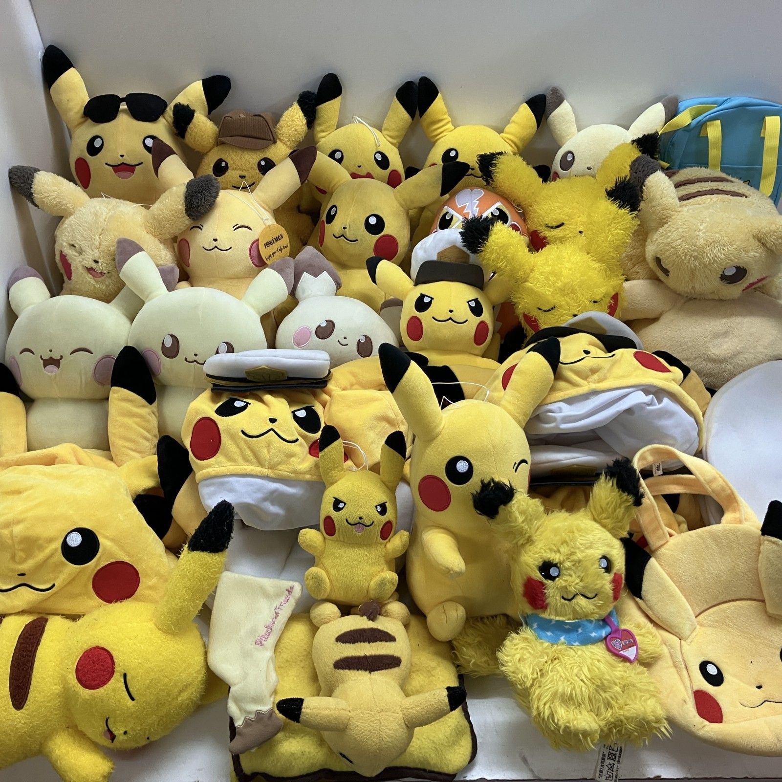 ◇ Pokemon ポケモン 34点 まとめ商品 ピカチュウ ぬいぐるみ 雑貨 