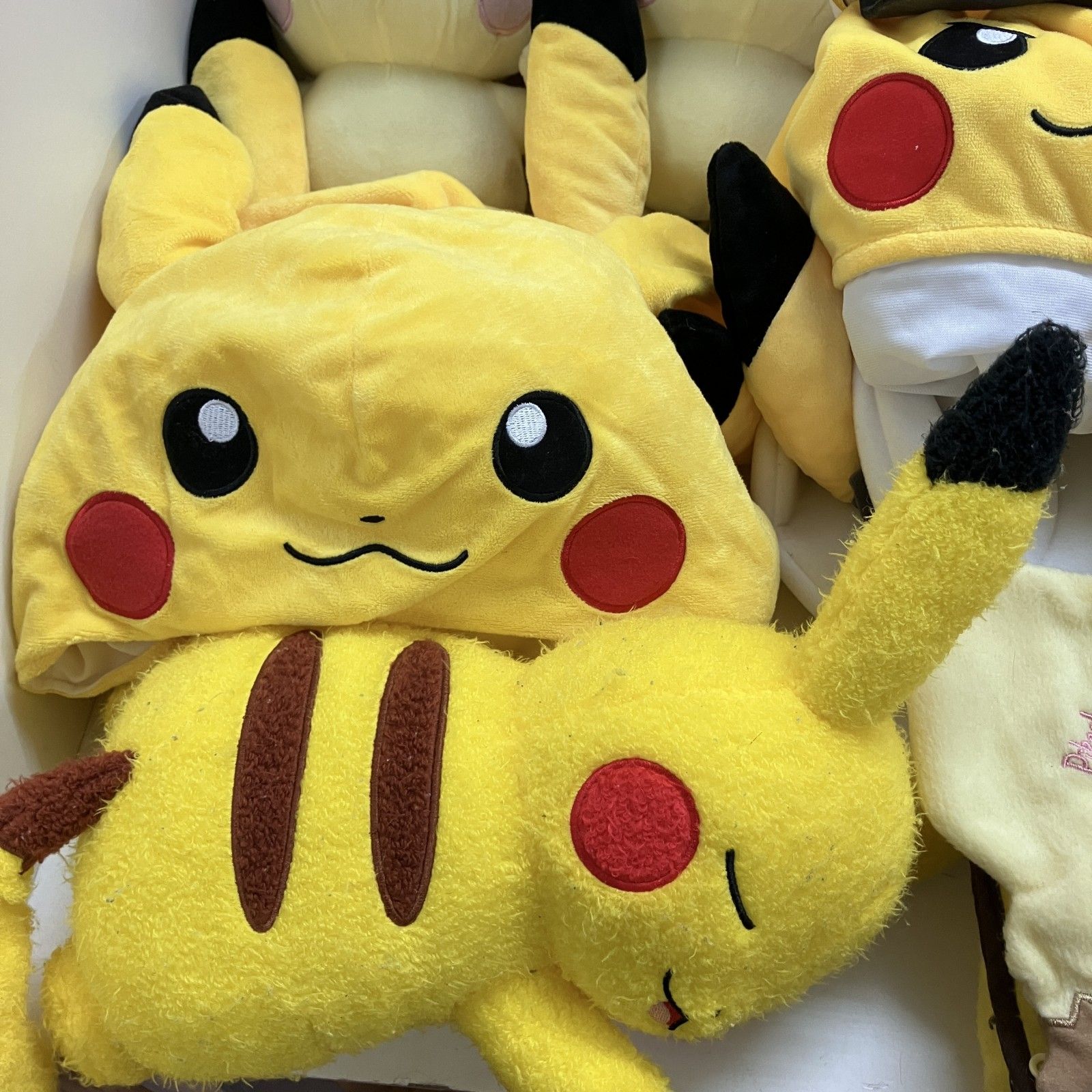 ◇ Pokemon ポケモン 34点 まとめ商品 ピカチュウ ぬいぐるみ 雑貨 