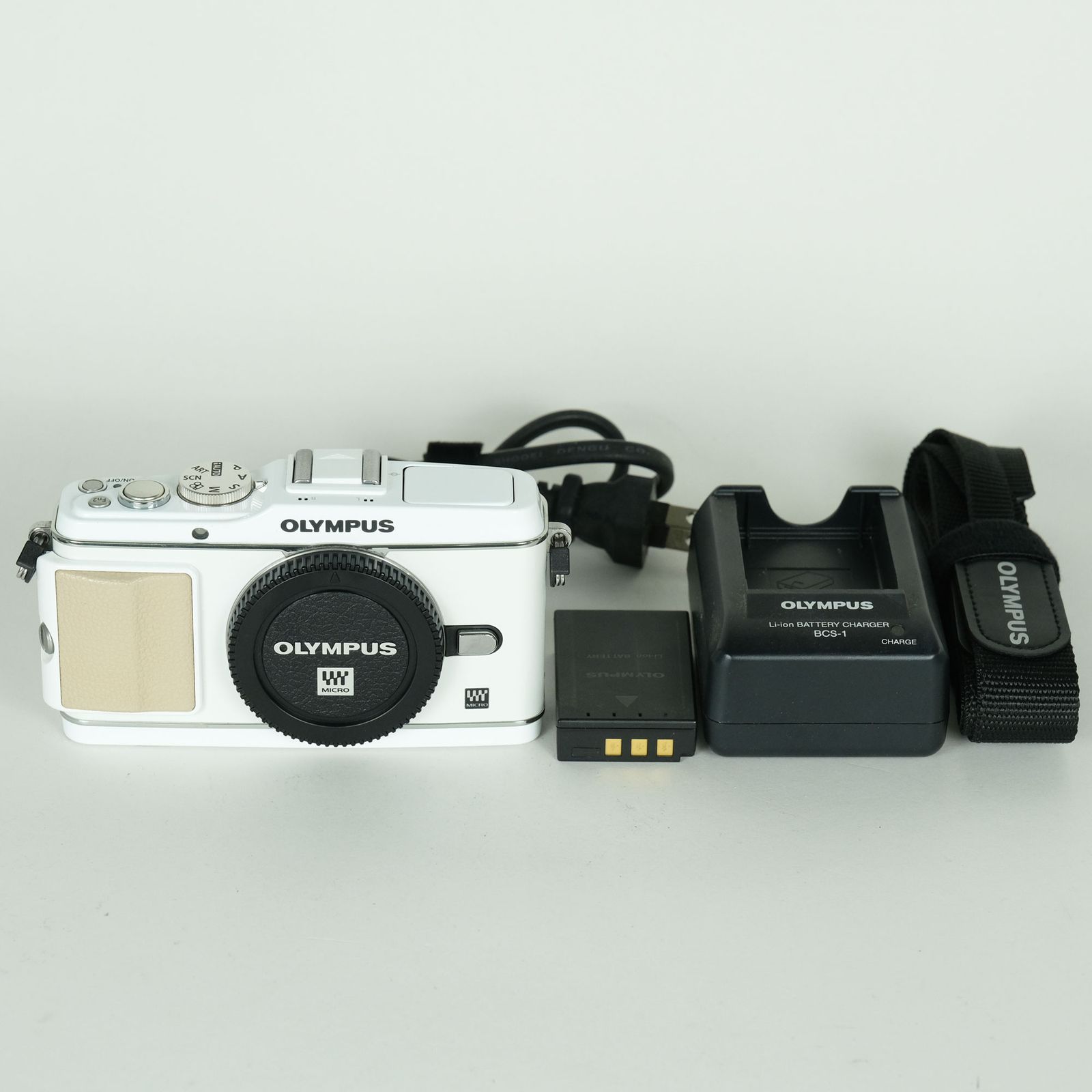 美品 | シャッター数2,500回] OLYMPUS PEN E-P3 ボディ ホワイト