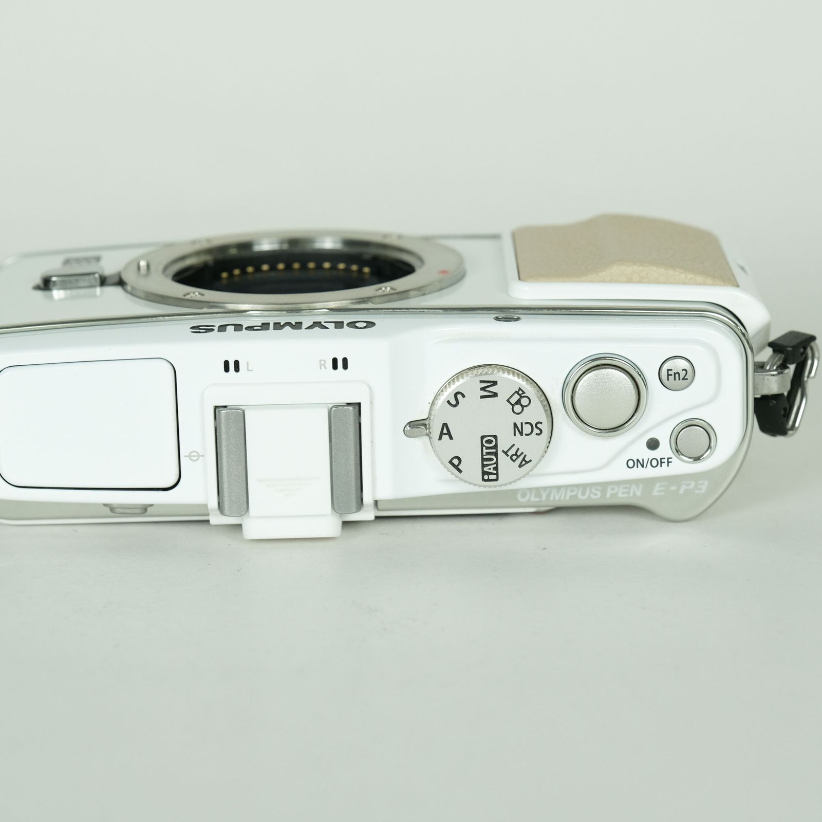 美品 | シャッター数2,500回] OLYMPUS PEN E-P3 ボディ ホワイト
