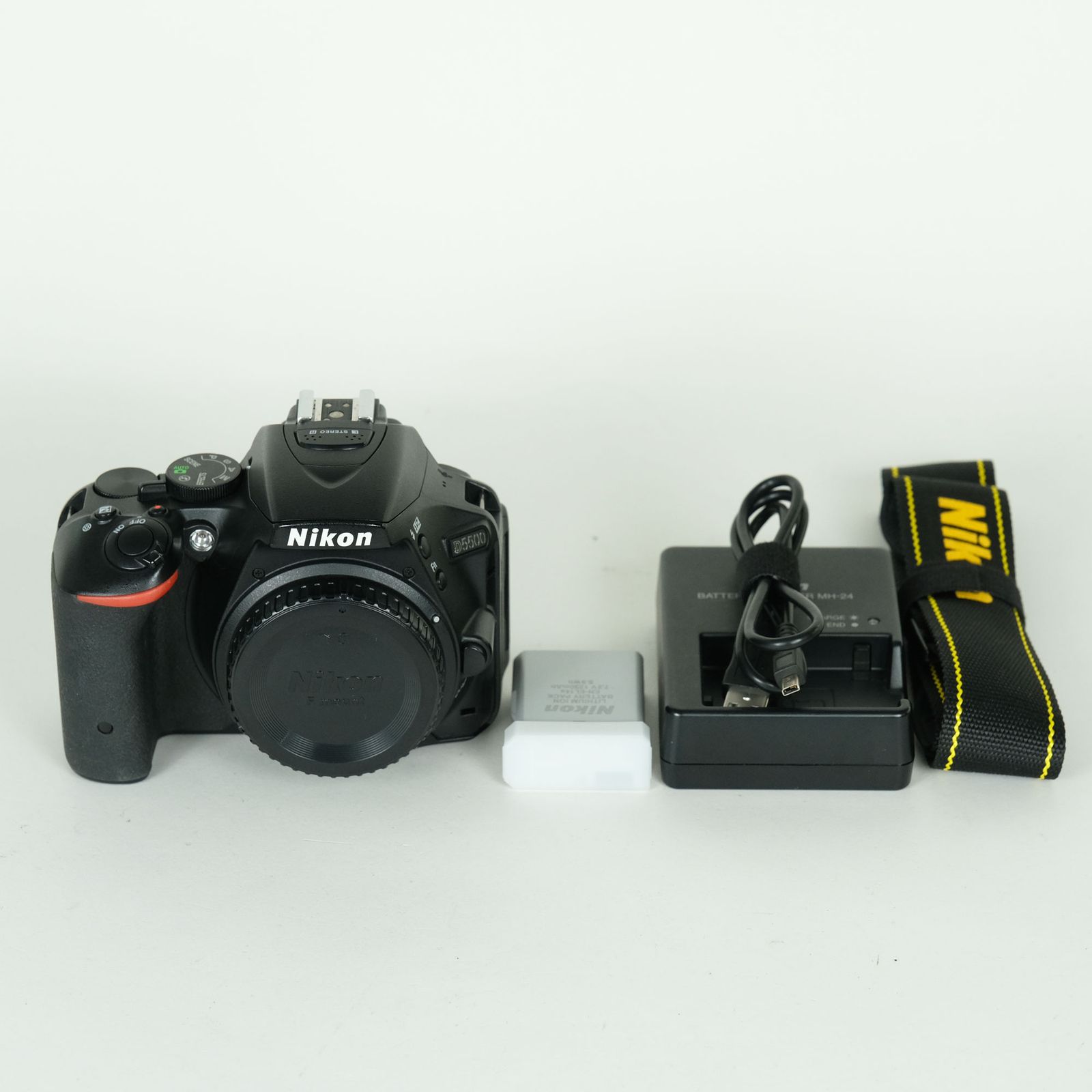 良品 | シャッター数26,780回] Nikon D5500 | Nikon Fマウント - メルカリ